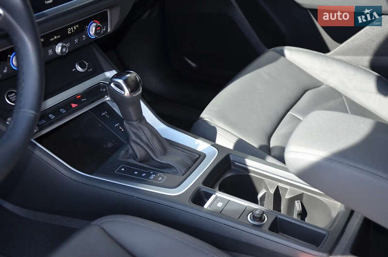 Внедорожник / Кроссовер Audi Q3 2022 в Киеве