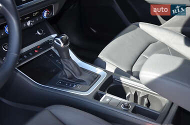 Внедорожник / Кроссовер Audi Q3 2022 в 