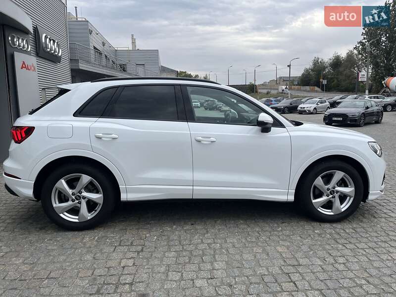 Внедорожник / Кроссовер Audi Q3 2024 в Днепре