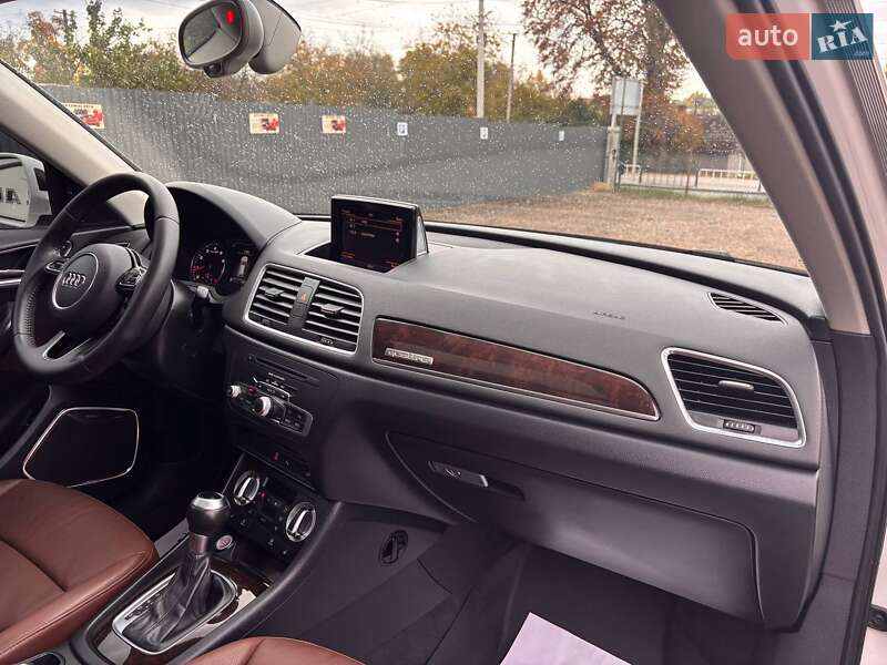 Внедорожник / Кроссовер Audi Q3 2015 в Львове