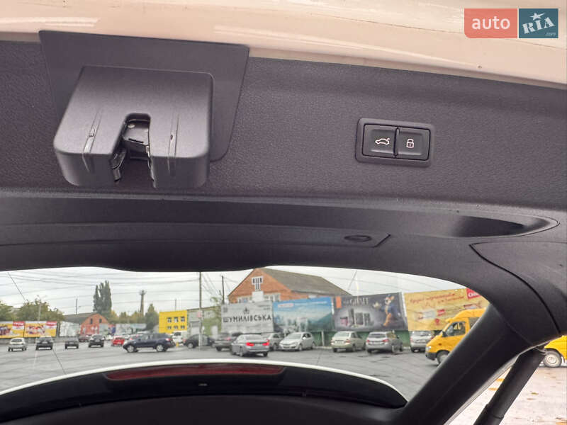 Внедорожник / Кроссовер Audi Q3 2015 в Виннице