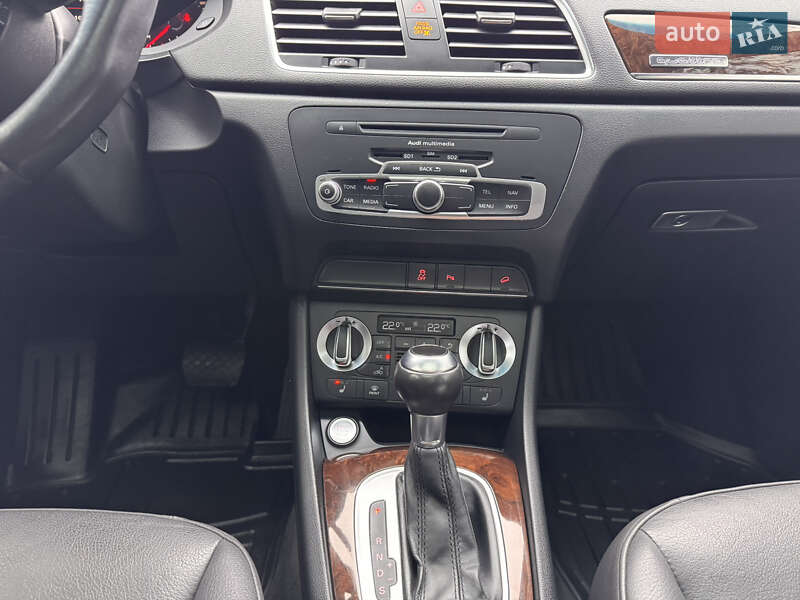 Внедорожник / Кроссовер Audi Q3 2015 в Виннице