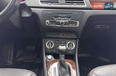 Позашляховик / Кросовер Audi Q3 2015 в 