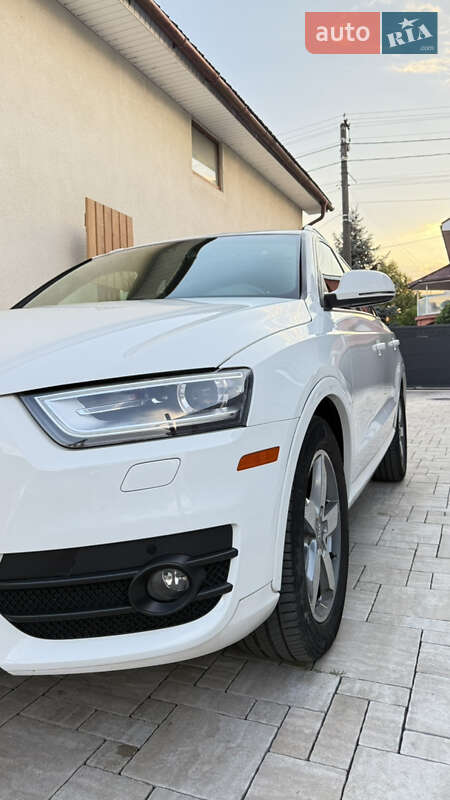 Внедорожник / Кроссовер Audi Q3 2014 в Ужгороде