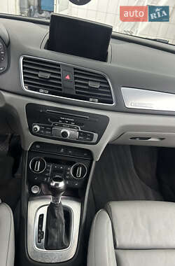 Внедорожник / Кроссовер Audi Q3 2016 в 