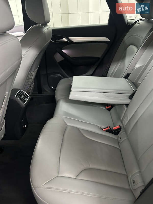 Позашляховик / Кросовер Audi Q3 2016 в Києві