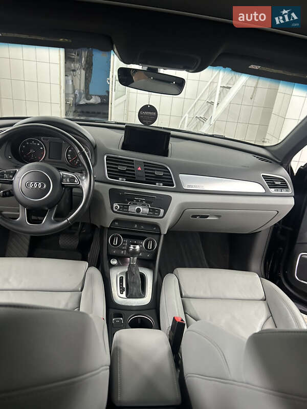 Позашляховик / Кросовер Audi Q3 2016 в Києві