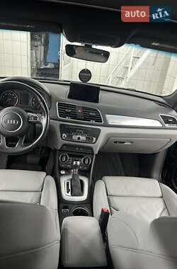 Внедорожник / Кроссовер Audi Q3 2016 в 