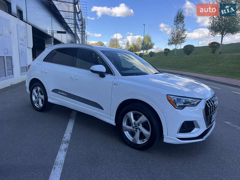 Позашляховик / Кросовер Audi Q3 2021 в Києві