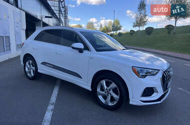 Внедорожник / Кроссовер Audi Q3 2021 в 