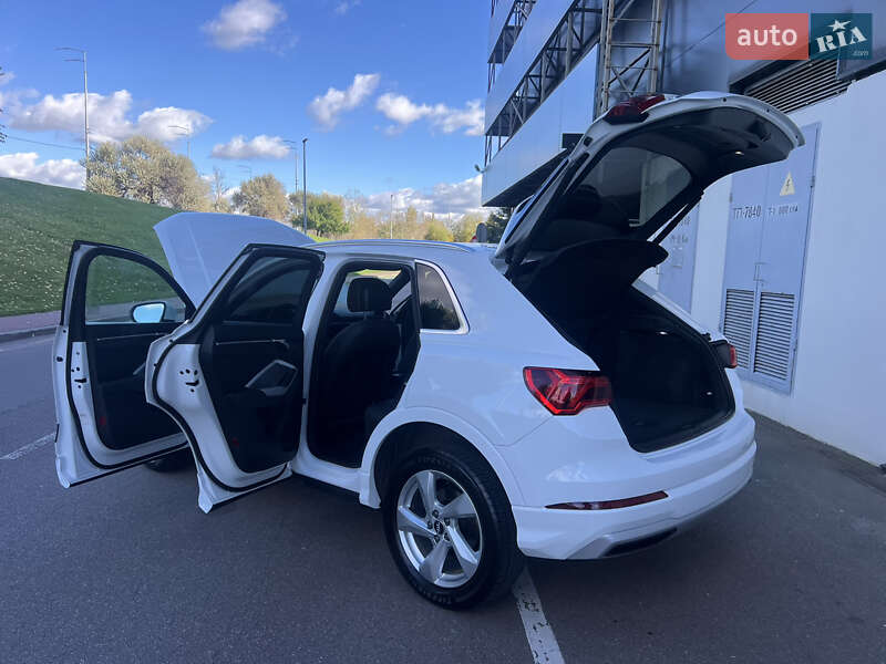 Позашляховик / Кросовер Audi Q3 2021 в Києві