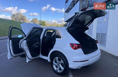 Внедорожник / Кроссовер Audi Q3 2021 в 