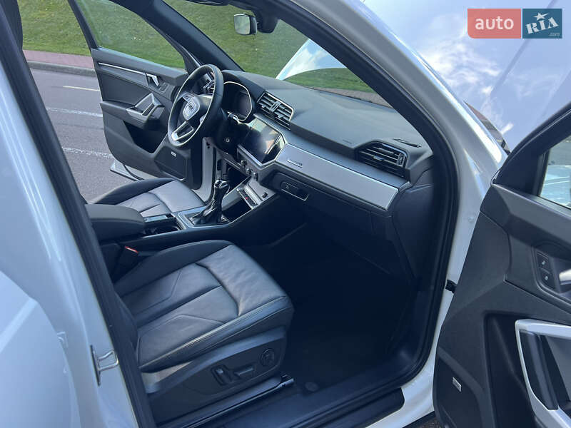 Позашляховик / Кросовер Audi Q3 2021 в Києві