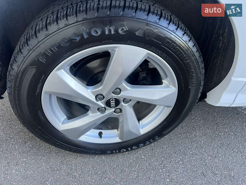 Позашляховик / Кросовер Audi Q3 2021 в Києві