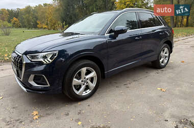 Позашляховик / Кросовер Audi Q3 2019 в 