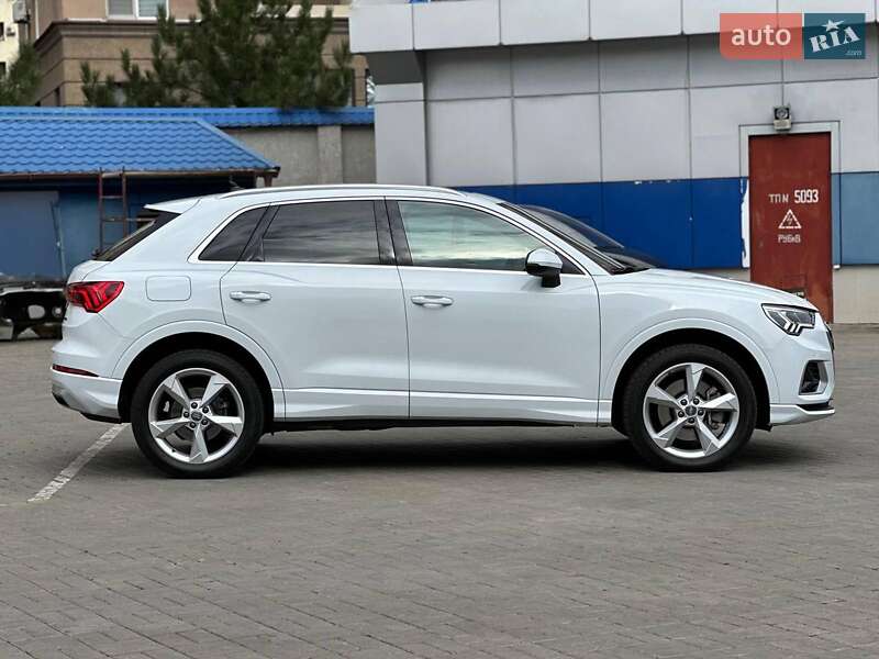 Позашляховик / Кросовер Audi Q3 2021 в Одесі