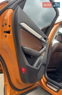 Внедорожник / Кроссовер Audi Q3 2012 в 