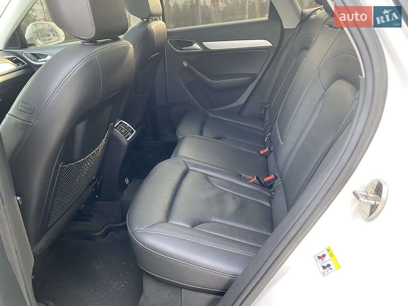 Позашляховик / Кросовер Audi Q3 2016 в Ужгороді