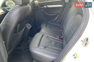 Позашляховик / Кросовер Audi Q3 2016 в 
