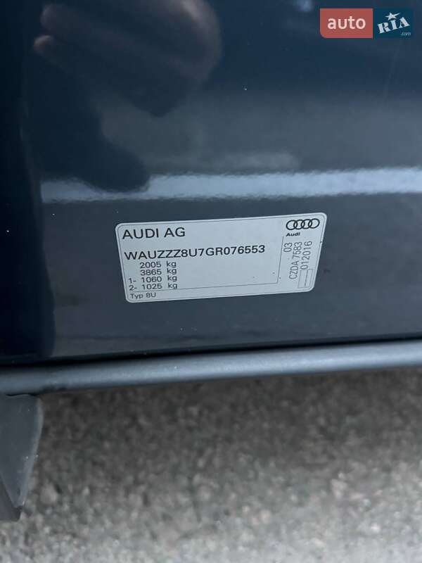Позашляховик / Кросовер Audi Q3 2016 в Києві