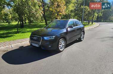 Позашляховик / Кросовер Audi Q3 2013 в 