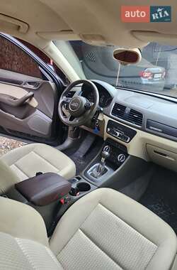 Позашляховик / Кросовер Audi Q3 2013 в 