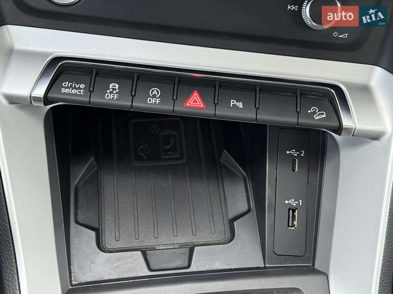 Внедорожник / Кроссовер Audi Q3 2019 в Киеве