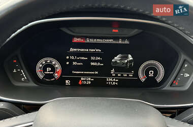 Позашляховик / Кросовер Audi Q3 2019 в 
