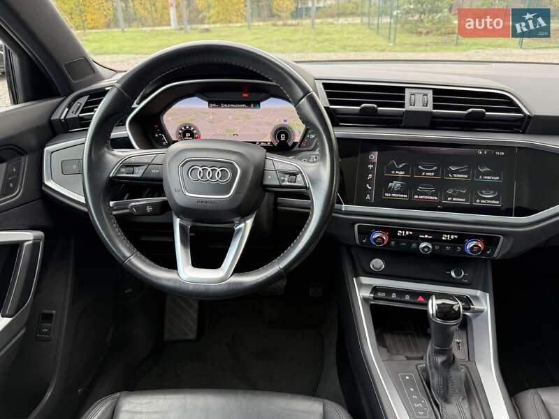 Внедорожник / Кроссовер Audi Q3 2019 в Киеве