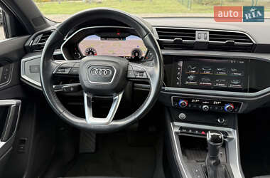 Позашляховик / Кросовер Audi Q3 2019 в 