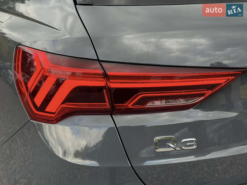 Внедорожник / Кроссовер Audi Q3 2019 в Киеве