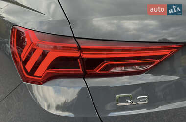 Позашляховик / Кросовер Audi Q3 2019 в 