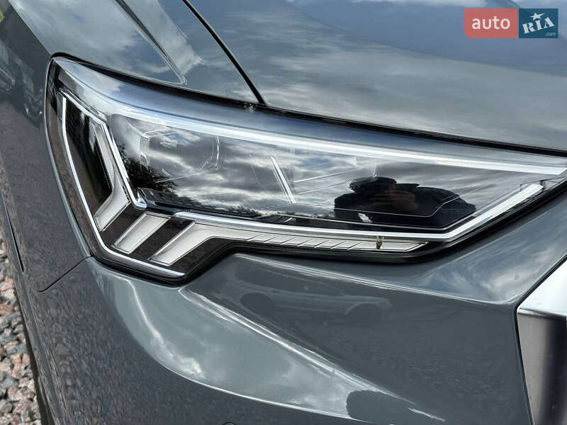 Внедорожник / Кроссовер Audi Q3 2019 в Киеве