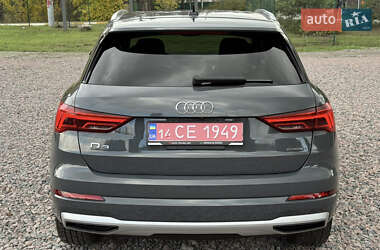 Позашляховик / Кросовер Audi Q3 2019 в 