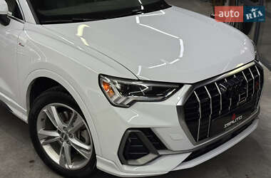 Позашляховик / Кросовер Audi Q3 2019 в 
