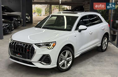 Позашляховик / Кросовер Audi Q3 2019 в 