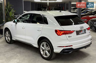 Позашляховик / Кросовер Audi Q3 2019 в 