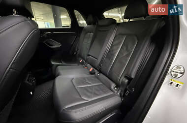 Позашляховик / Кросовер Audi Q3 2019 в 
