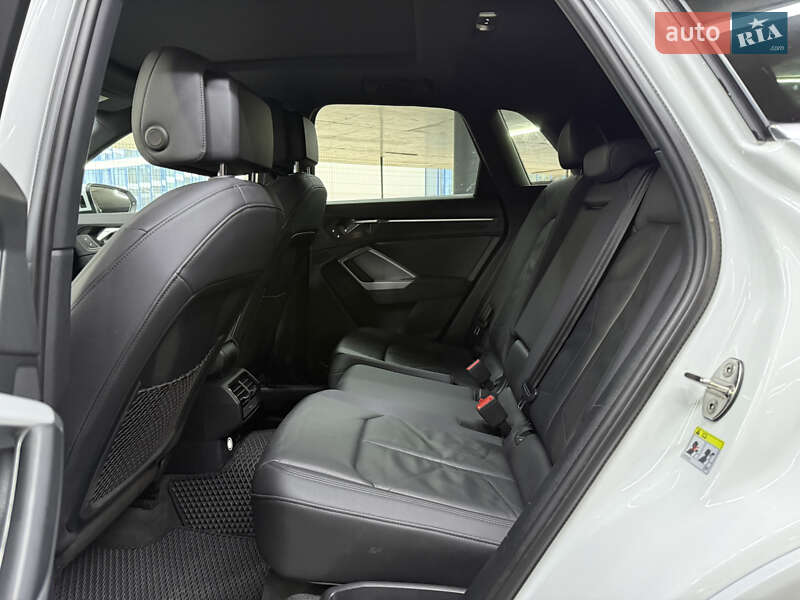 Позашляховик / Кросовер Audi Q3 2019 в Одесі