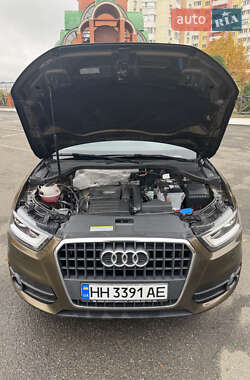 Позашляховик / Кросовер Audi Q3 2014 в 