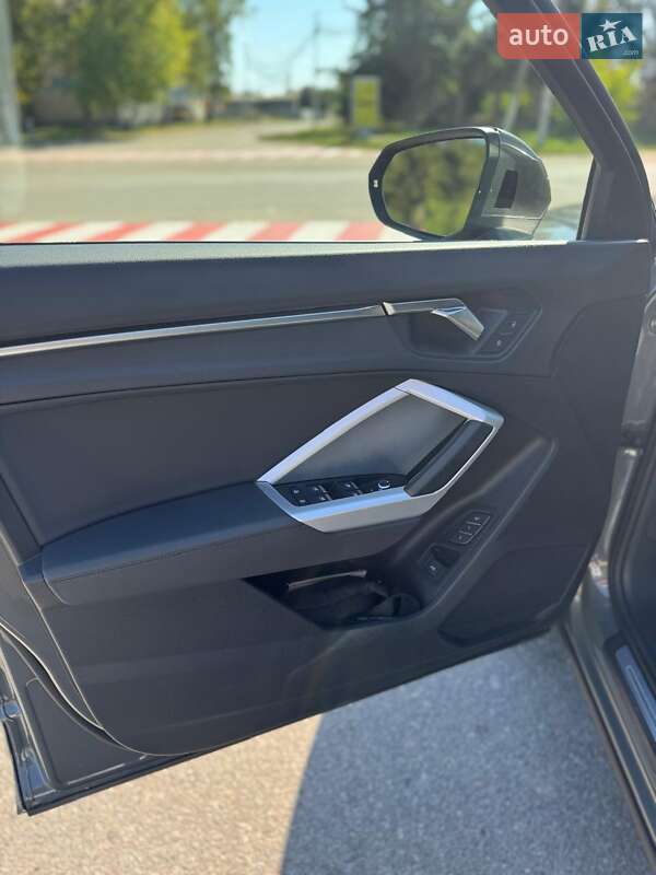 Позашляховик / Кросовер Audi Q3 2024 в Новомосковську