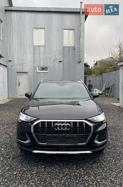 Позашляховик / Кросовер Audi Q3 2019 в  фото 2 Позашляховик / Кросовер Audi Q3 2019 в
