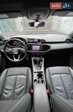 Позашляховик / Кросовер Audi Q3 2019 в  фото 10 Позашляховик / Кросовер Audi Q3 2019 в