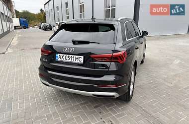 Позашляховик / Кросовер Audi Q3 2019 в 
