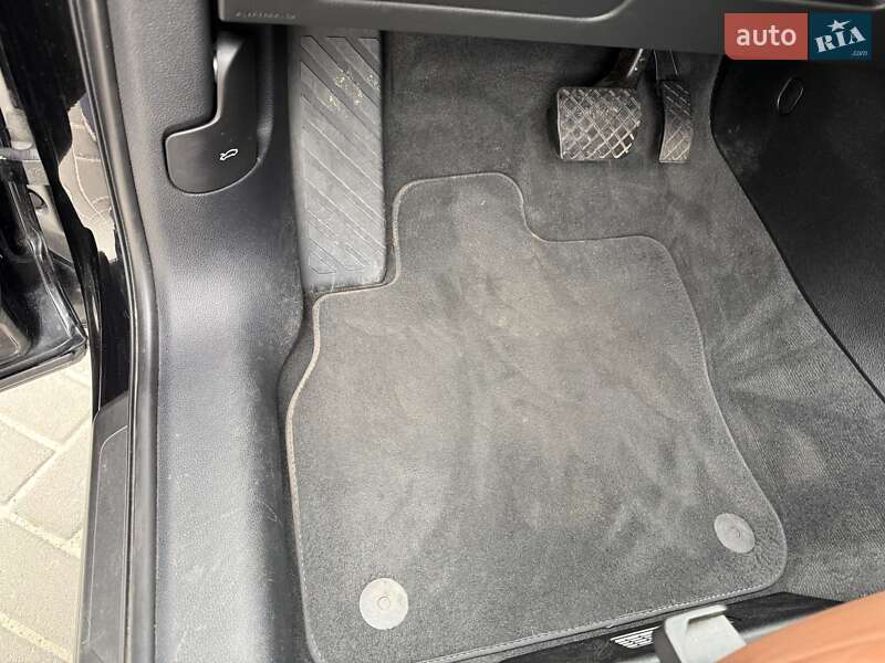 Позашляховик / Кросовер Audi Q3 2019 в Києві фото 15 Позашляховик / Кросовер Audi Q3 2019 в Києві