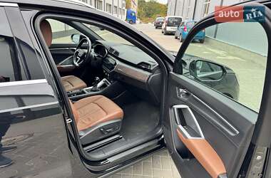 Позашляховик / Кросовер Audi Q3 2019 в 