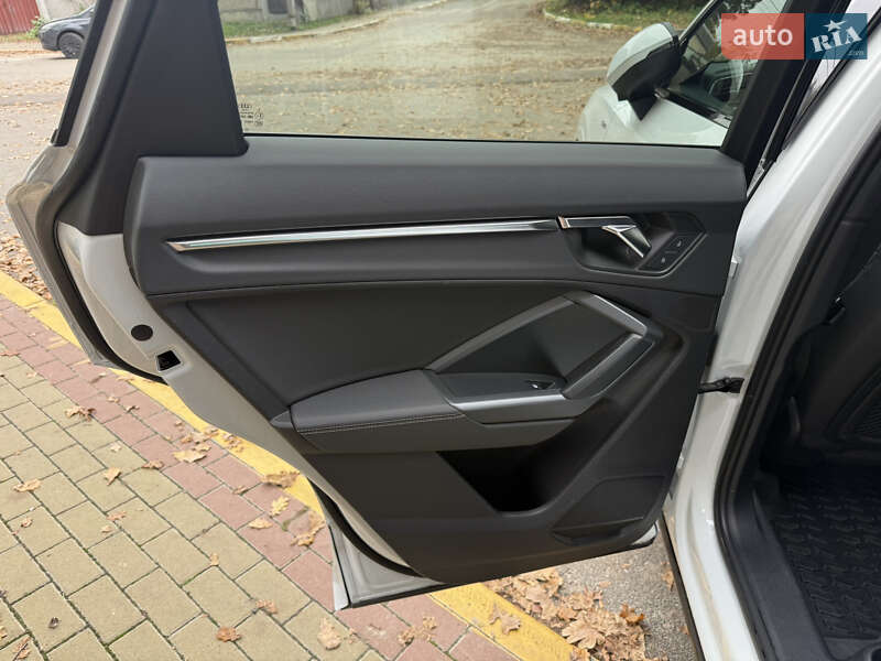 Позашляховик / Кросовер Audi Q3 2021 в Києві фото 19 Позашляховик / Кросовер Audi Q3 2021 в Києві