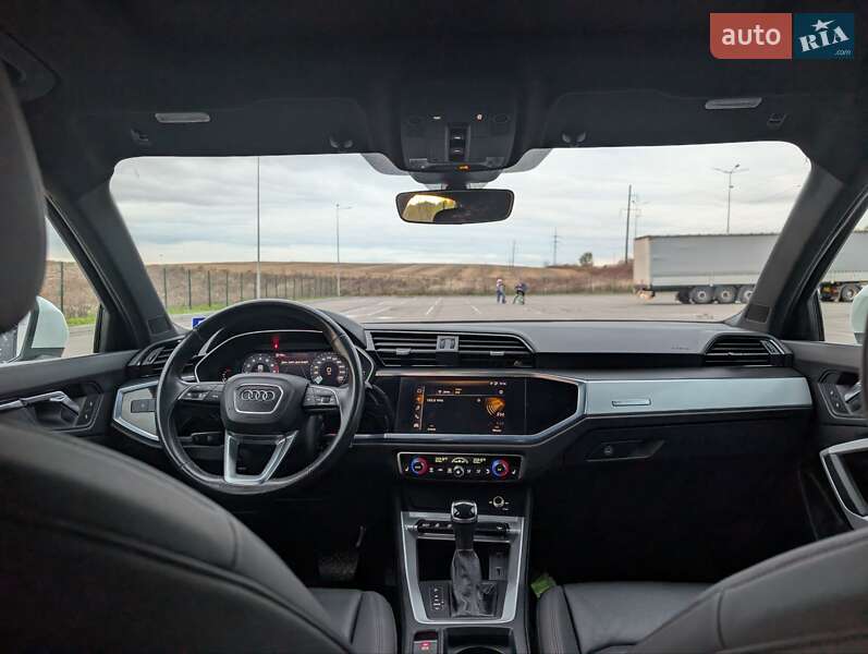 Позашляховик / Кросовер Audi Q3 2021 в Рівному