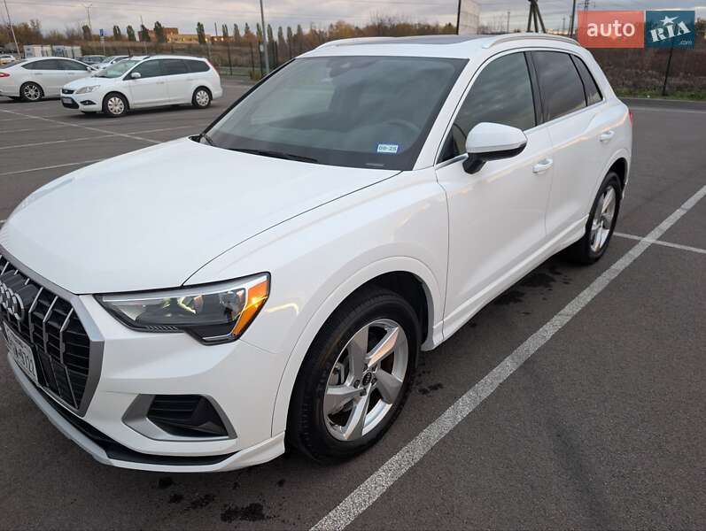 Позашляховик / Кросовер Audi Q3 2021 в Рівному