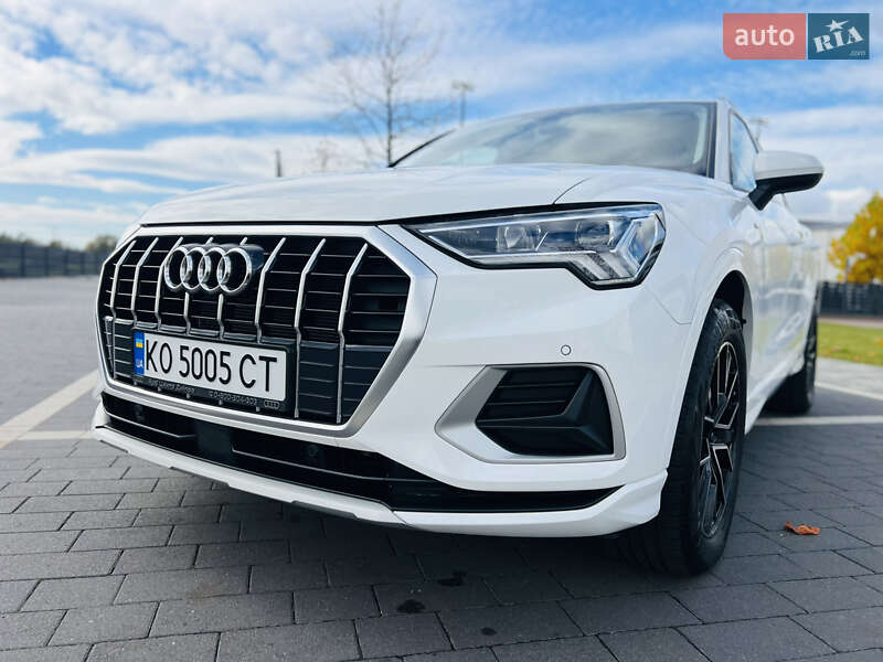 Позашляховик / Кросовер Audi Q3 2022 в Мукачевому